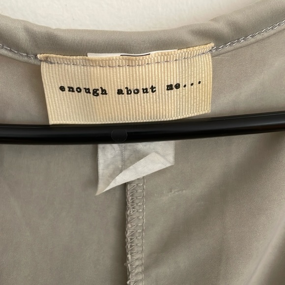 Smooth silver top with ruffle sleeves, and a plunging neckline - Picture 2 of 6